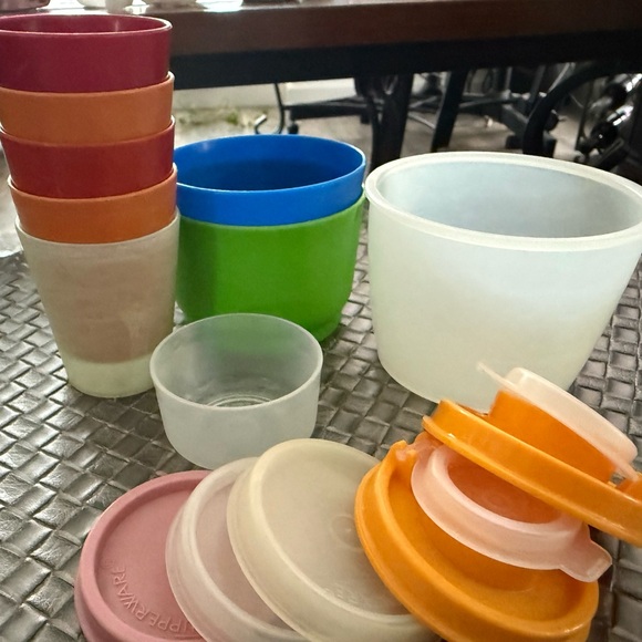 Colorful Tupperware bundle - Picture 5 of 8